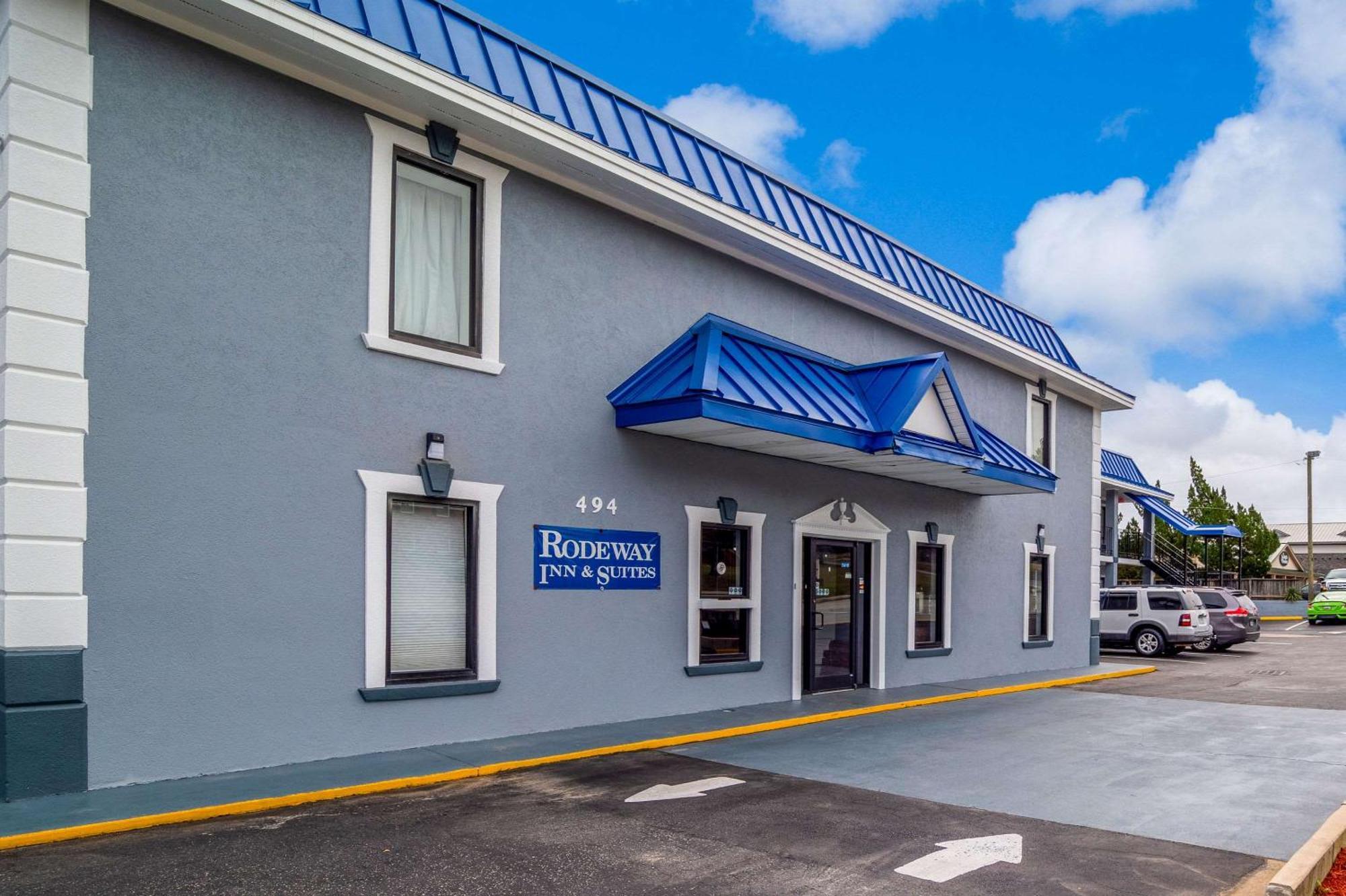 Rodeway Inn & Suites Fort Jackson Columbia Exterior photo