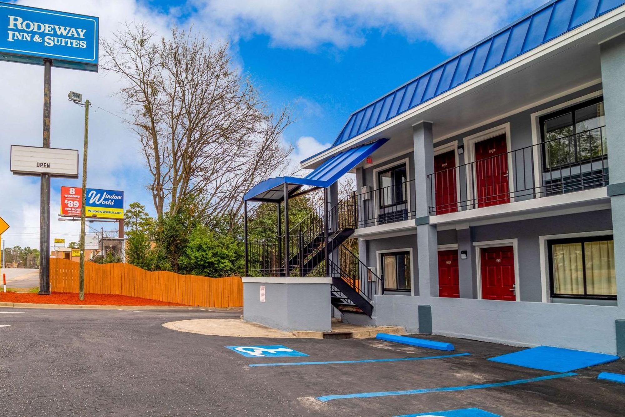 Rodeway Inn & Suites Fort Jackson Columbia Exterior photo