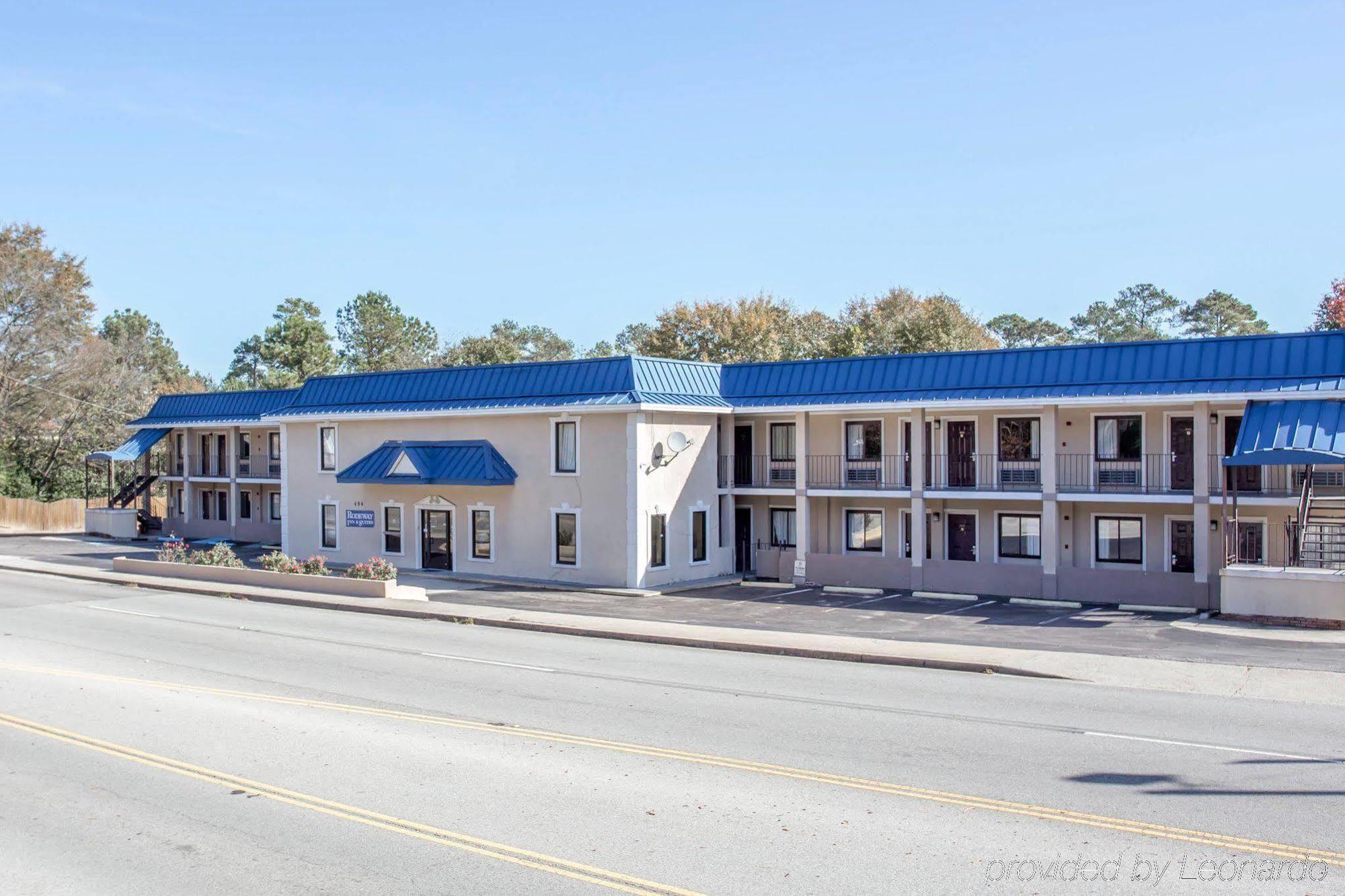 Rodeway Inn & Suites Fort Jackson Columbia Exterior photo