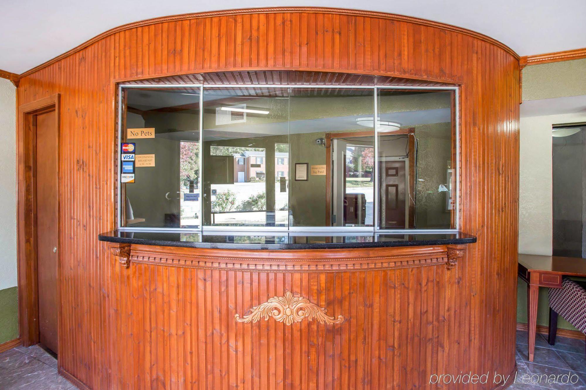 Rodeway Inn & Suites Fort Jackson Columbia Exterior photo